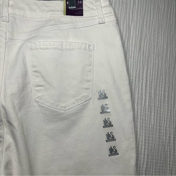 Gloria Vanderbilt Women's Mid Rise Jordyn CAPRI JEANS White Rhinestones NWT 16 - Picture 12 of 16